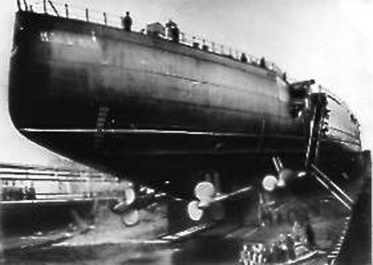 Линейный крейсер типа «Измаил» в достроечном ковше Адмиралтейского завода 