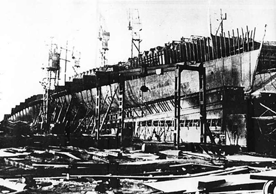Легкий крейсер пр.68 «Орджоникидзе» на стапеле