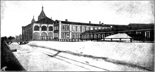 Здание Опытового бассейна в Новой Голландии (Санкт-Петербург) (справа и в центре)